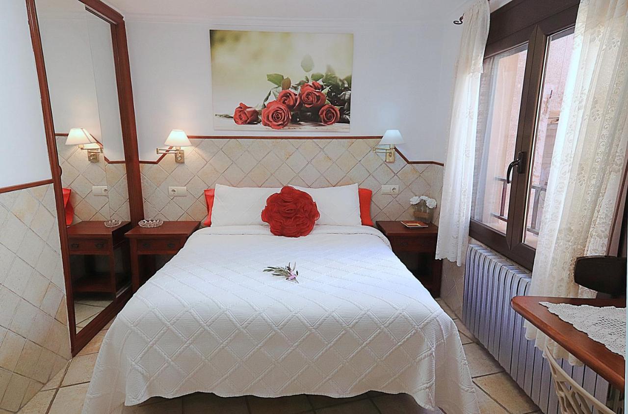 Estudios Casa Lola De Talarn Ngoại thất bức ảnh