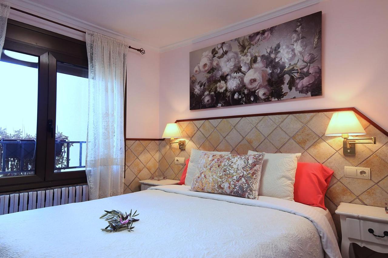 Estudios Casa Lola De Talarn Ngoại thất bức ảnh